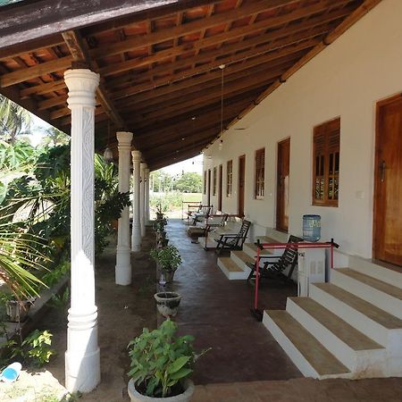 Yoho Hotel Arugambay Beach Inn Arugam Bay Esterno foto