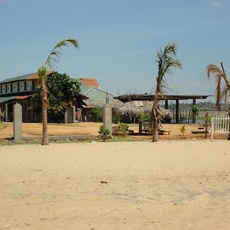 Yoho Hotel Arugambay Beach Inn Arugam Bay Esterno foto